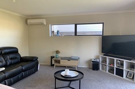 Photo of property in 14 Cresswell Place, Johnsonville, Wellington, 6037