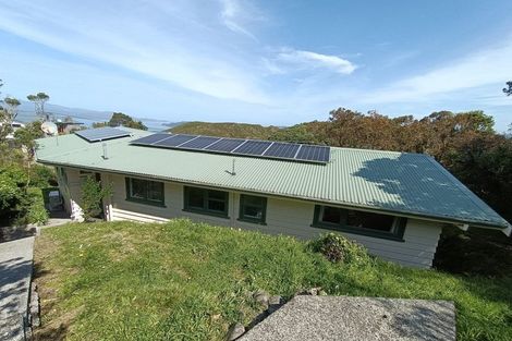 Photo of property in 29 Miles Crescent, Newlands, Wellington, 6037