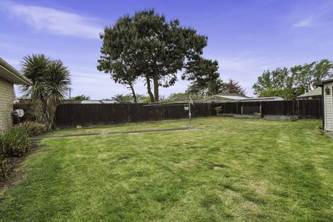 Photo of property in 82 Farquhars Road, Redwood, Christchurch, 8051