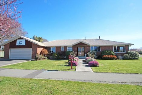 Photo of property in 54 Awamoa Road, Holmes Hill, Oamaru, 9401