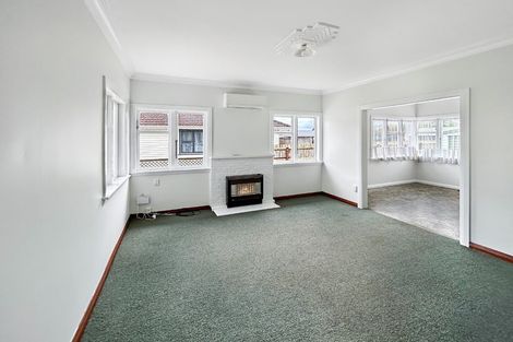 Photo of property in 12 Quinn Road, Levin, 5510