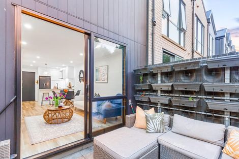 Photo of property in 32 Wharara Lane, Massey, Auckland, 0614