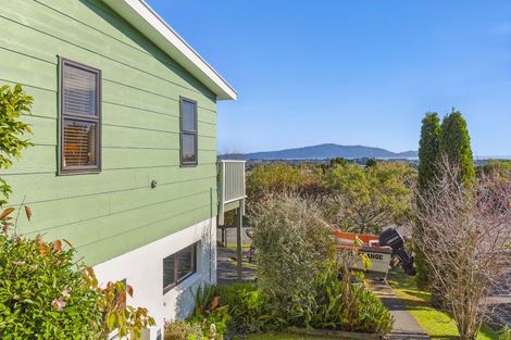 Photo of property in 47 Kakariki Grove, Waikanae, 5036
