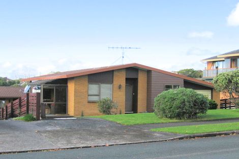 Photo of property in 1/12 Halldene Terrace, Red Beach, 0932