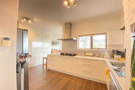 Photo of property in 12a Beach Road, Mellons Bay, Auckland, 2014