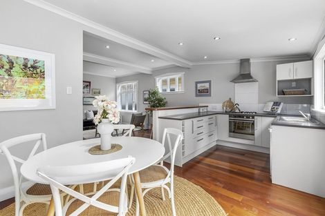 Photo of property in 129 Melbourne Road, Island Bay, Wellington, 6023