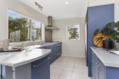 Photo of property in 2a Highland Avenue, Titirangi, Auckland, 0604