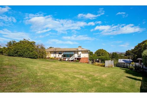 Photo of property in 83 Pupuke Road, Northcote, Auckland, 0627