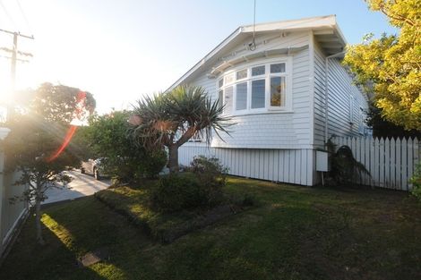 Photo of property in 1/46 Old Lake Road, Narrow Neck, Auckland, 0624