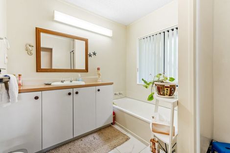 Photo of property in 33 Gledstane Road, Stanmore Bay, Whangaparaoa, 0932