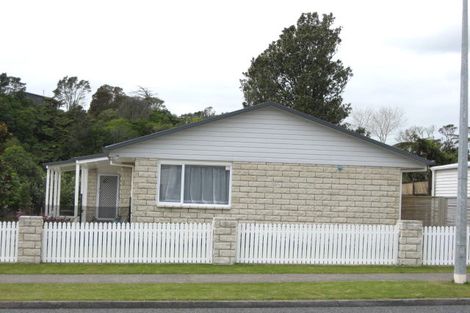 Photo of property in 68 Riversdale Drive, Merrilands, New Plymouth, 4312