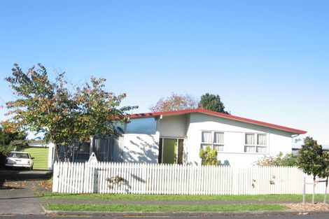 Photo of property in 24 Swallow Drive, Manurewa, Auckland, 2102