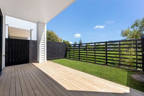 Photo of property in 6/18 Albert Road, Kelston, Auckland, 0602