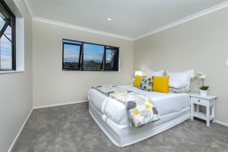 Photo of property in 28 Bernleigh Terrace, West Harbour, Auckland, 0618