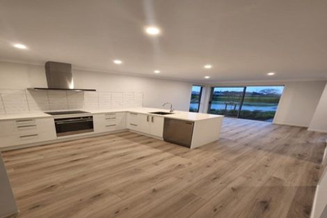 Photo of property in 10 Rauriki Lane, Rosehill, Papakura, 2113