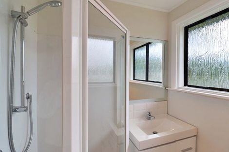 Photo of property in 32 Victory Crescent, Tawa, Wellington, 5028