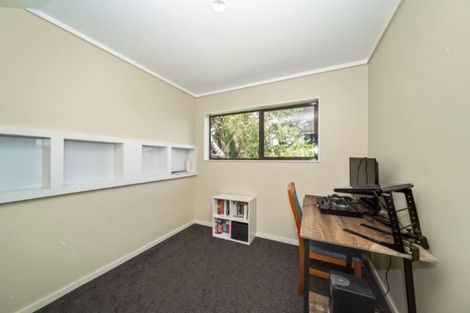 Photo of property in 18b Mayfair Place, Westown, New Plymouth, 4310