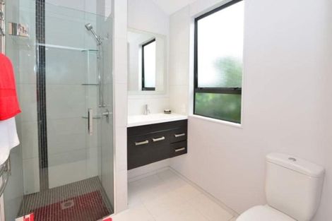 Photo of property in 9 Rosetti Rise, West Harbour, Auckland, 0618