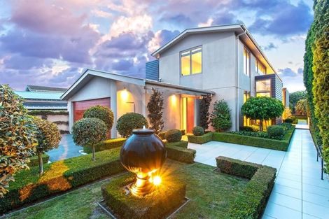 Photo of property in 8 Saint Andrews Square, Strowan, Christchurch, 8052