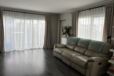 Photo of property in 11 Lumbarda Drive, Kumeu, 0810