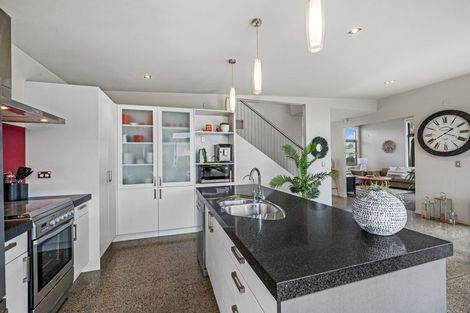 Photo of property in 5 Te Mauri Place, Omaha, 0986