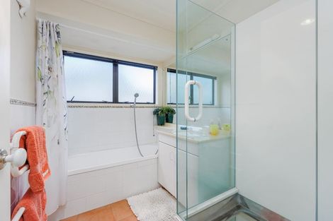 Photo of property in 1 Crestview Place, Browns Bay, Auckland, 0630