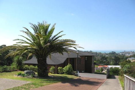 Photo of property in 817d East Coast Road, Northcross, Auckland, 0630
