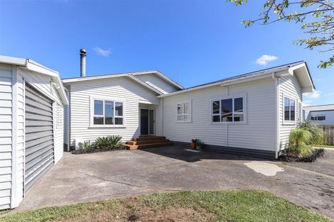 Photo of property in 30 Rewa Street, Inglewood, 4330