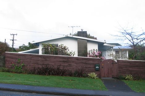 Photo of property in 20 Ruru Street, Waikanae, 5036