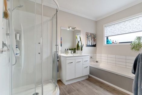 Photo of property in 8 Austin Reid Avenue, Carterton, 5713