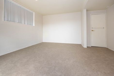 Photo of property in 2 Chelsea View Drive, Chatswood, Auckland, 0626
