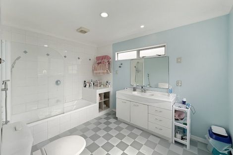 Photo of property in 5 Erlestoke Crescent, Churton Park, Wellington, 6037