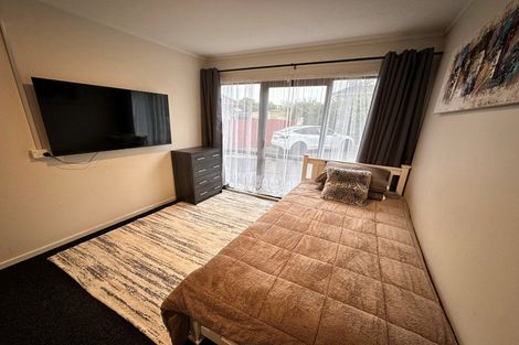 Photo of property in 2b Glen Road, Ranui, Auckland, 0612