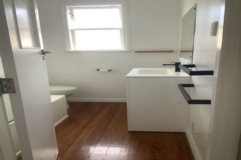 Photo of property in 76 Queenstown Road, Onehunga, Auckland, 1061