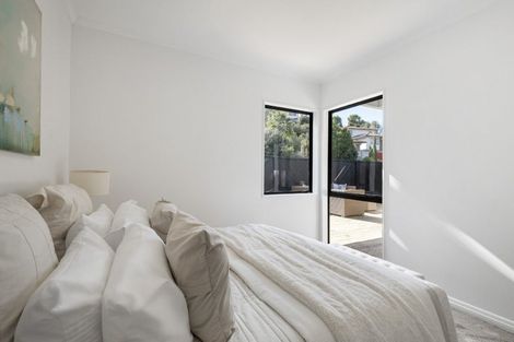 Photo of property in 2 Stitchbird Close, Murrays Bay, Auckland, 0630