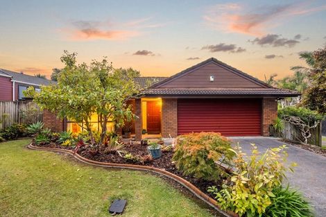 Photo of property in 1 Crestview Place, Browns Bay, Auckland, 0630