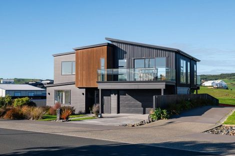 Photo of property in 52 Rangitahi Road, Raglan, 3225