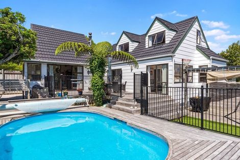 Photo of property in 29 Lingham Crescent, Torbay, Auckland, 0630