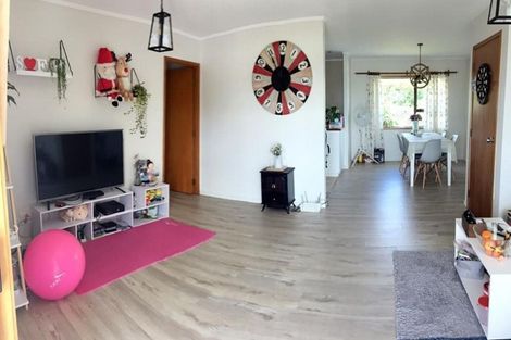 Photo of property in 3/165a Colwill Road, Massey, Auckland, 0614