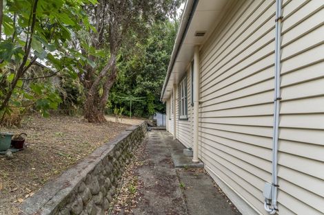 Photo of property in 3 Woodstock Terrace, Tawa, Wellington, 5028
