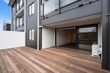 Photo of property in 1/4045f Great North Road, Glen Eden, Auckland, 0602