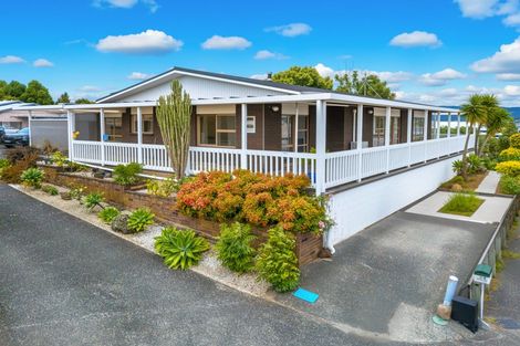 Photo of property in 35d Edmonton Road, Henderson, Auckland, 0612
