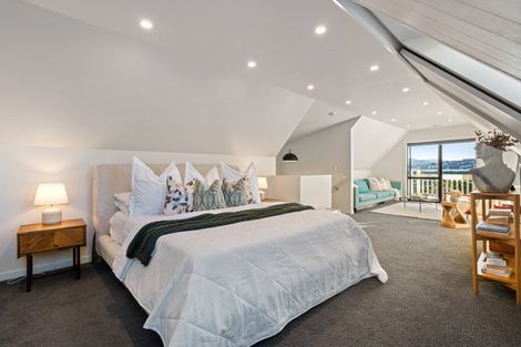 Photo of property in 147 Seatoun Heights Road, Miramar, Wellington, 6022