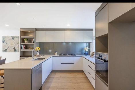 Photo of property in 16 Meritage Lane, Te Atatu South, Auckland, 0610