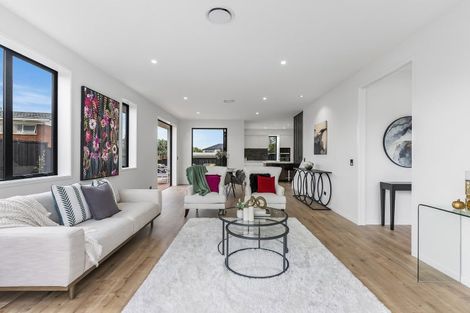 Photo of property in 1 The Crest, Sunnyhills, 2010