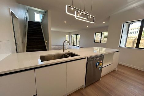 Photo of property in 215a Forrest Hill Road, Forrest Hill, Auckland, 0620