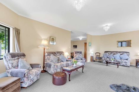 Photo of property in 20 Paraekaretu Street, Hunterville, 4730