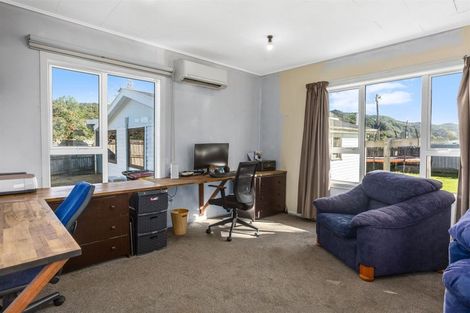 Photo of property in 4 Russell Road, Wainuiomata, Lower Hutt, 5014
