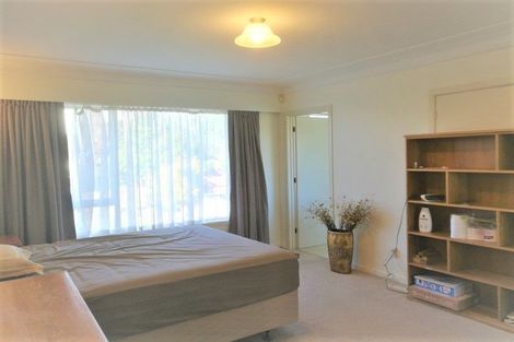 Photo of property in 1/1 Cheval Drive, Totara Vale, Auckland, 0629