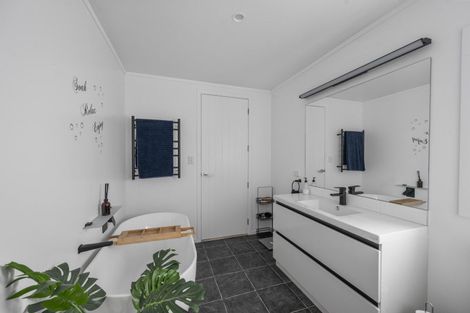 Photo of property in 49 Seafield Road, Eskdale, Napier, 4182